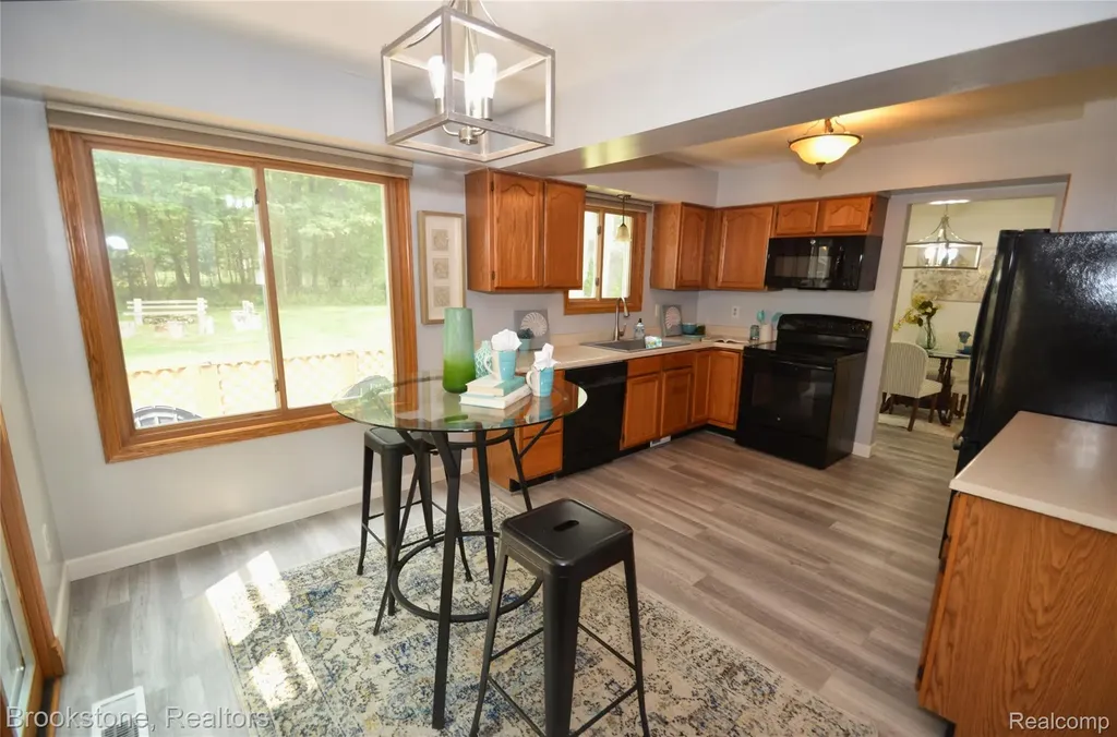 4428 Fenmore Avenue Waterford Charter Township MI 48328