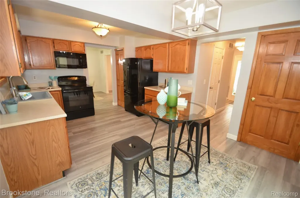 4428 Fenmore Avenue Waterford Charter Township MI 48328
