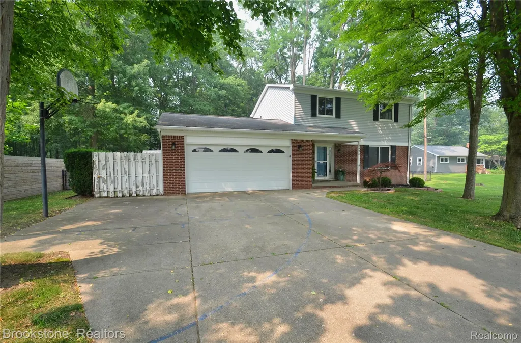 4428 Fenmore Avenue Waterford Charter Township MI 48328