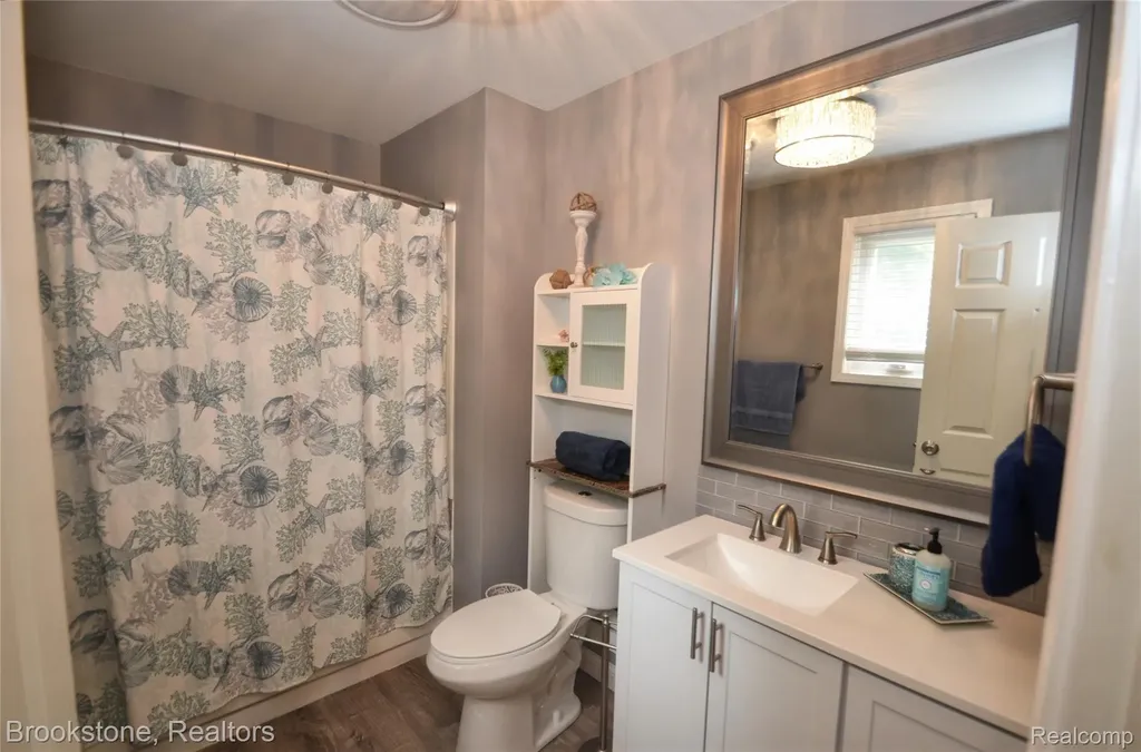4428 Fenmore Avenue Waterford Charter Township MI 48328