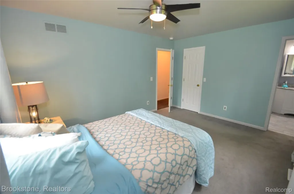 4428 Fenmore Avenue Waterford Charter Township MI 48328