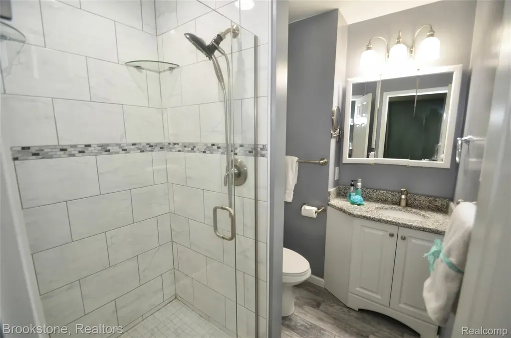 4428 Fenmore Avenue Waterford Charter Township MI 48328