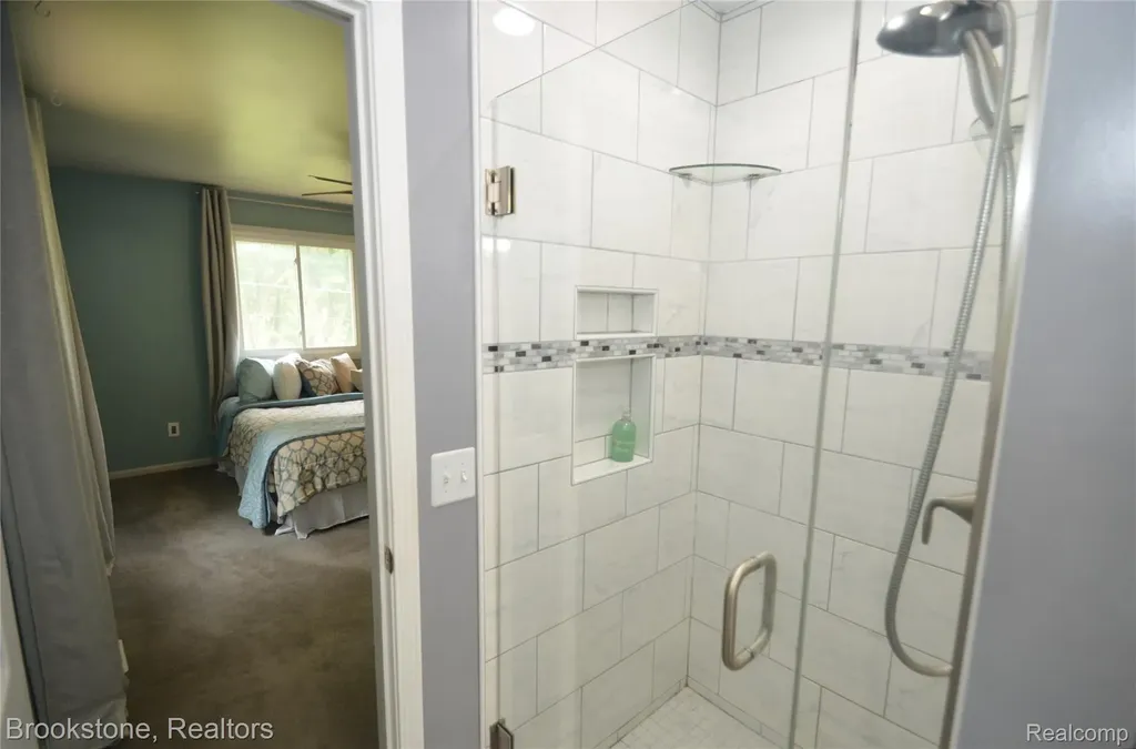 4428 Fenmore Avenue Waterford Charter Township MI 48328