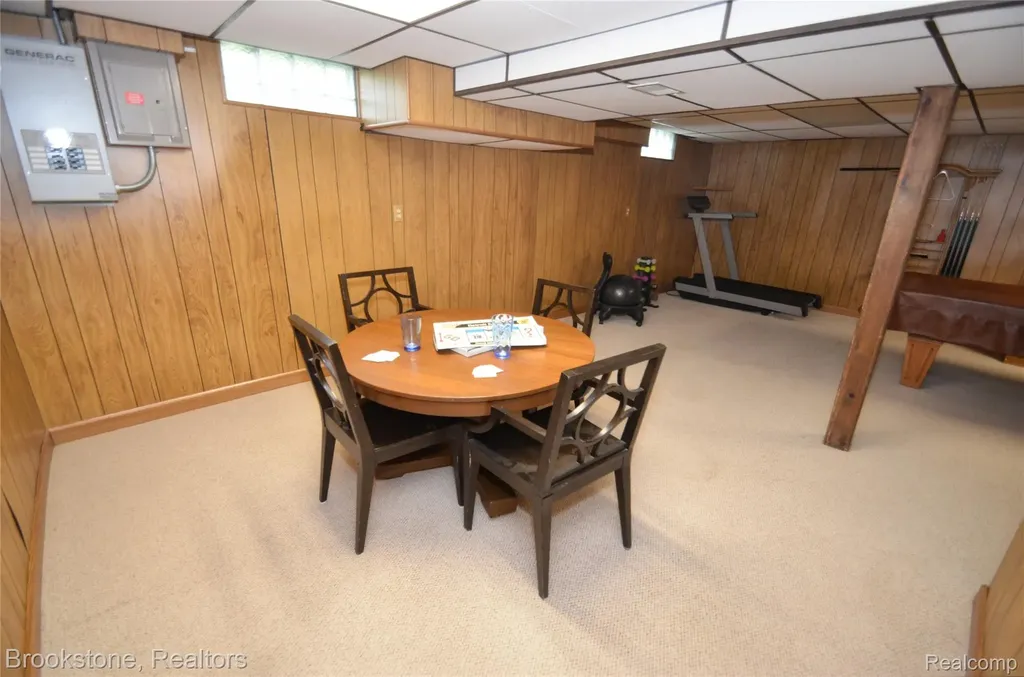 4428 Fenmore Avenue Waterford Charter Township MI 48328
