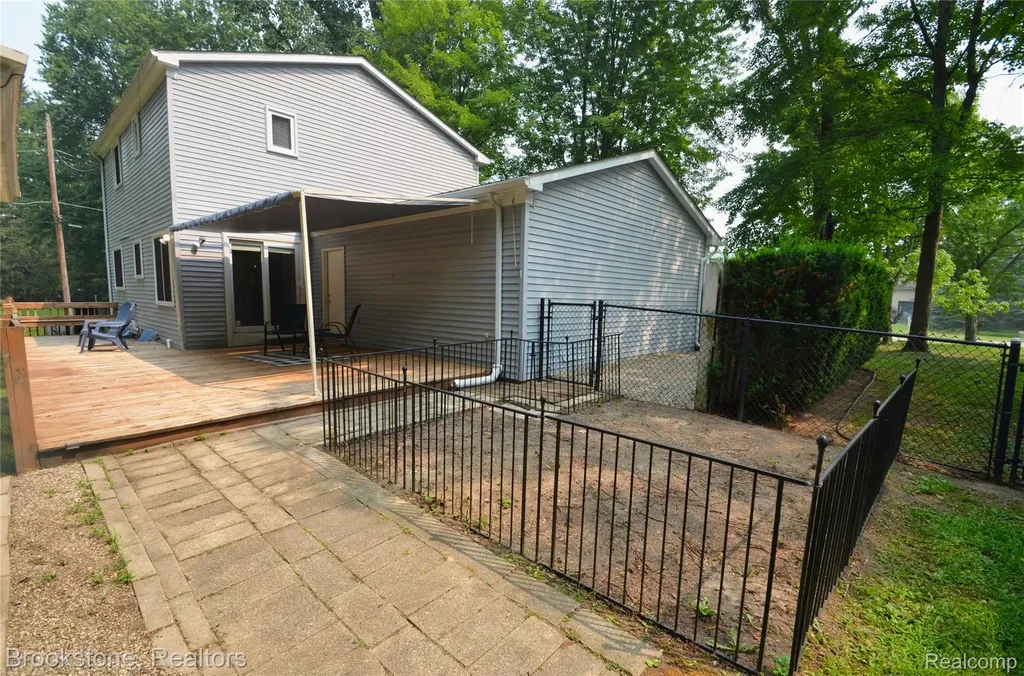 4428 Fenmore Avenue Waterford Charter Township MI 48328