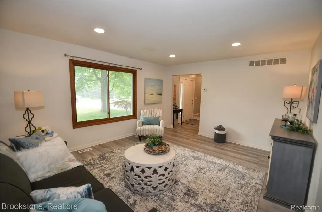 4428 Fenmore Avenue Waterford Charter Township MI 48328