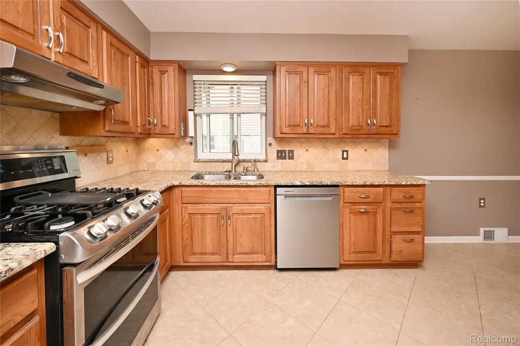 31310 Foxboro Way Beverly Hills Village MI 48025