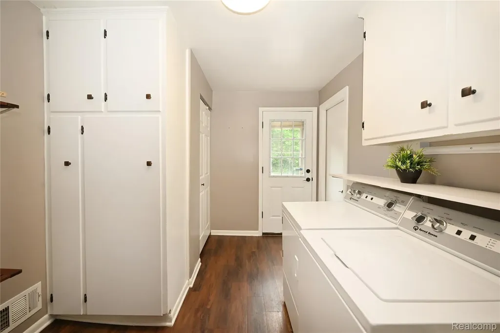 31310 Foxboro Way Beverly Hills Village MI 48025