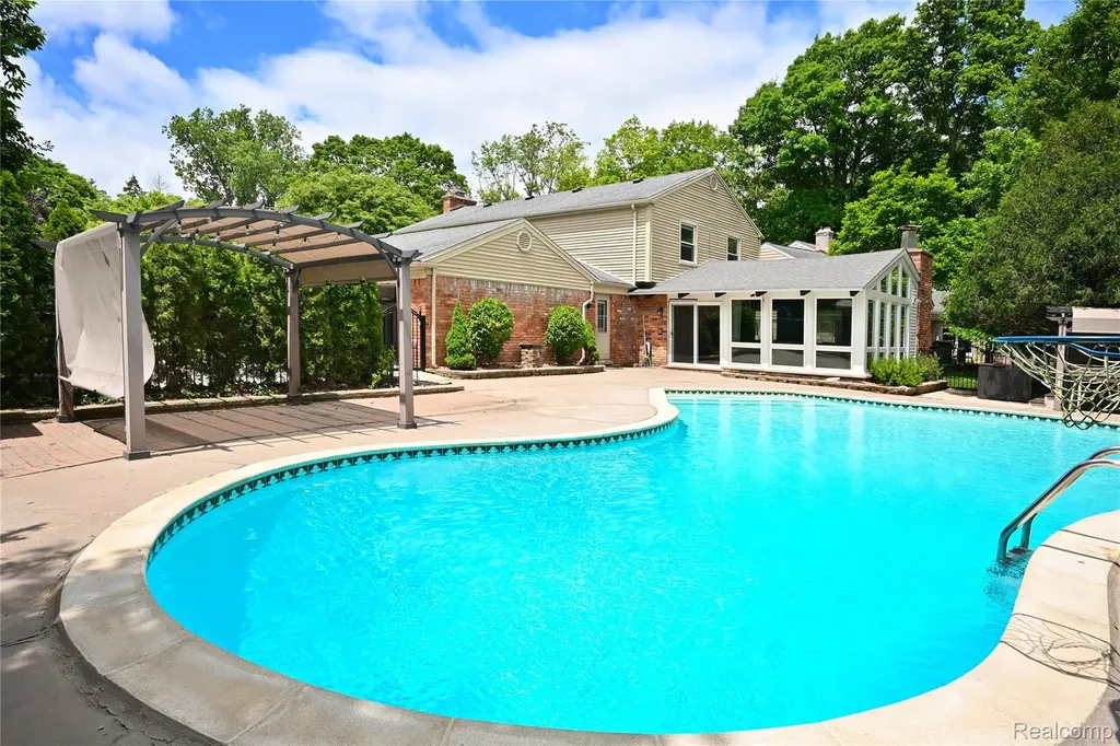 31310 Foxboro Way Beverly Hills Village MI 48025