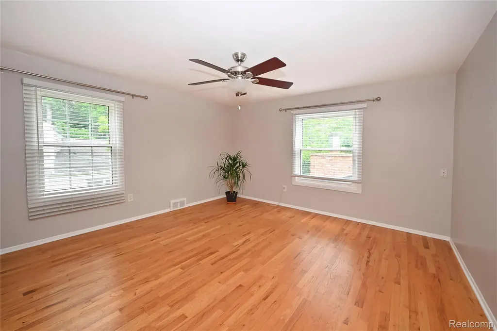 31310 Foxboro Way Beverly Hills Village MI 48025