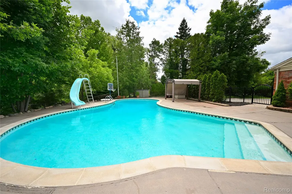 31310 Foxboro Way Beverly Hills Village MI 48025