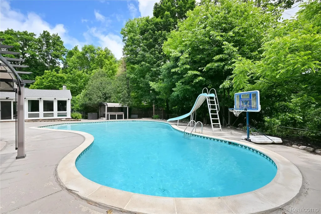 31310 Foxboro Way Beverly Hills Village MI 48025