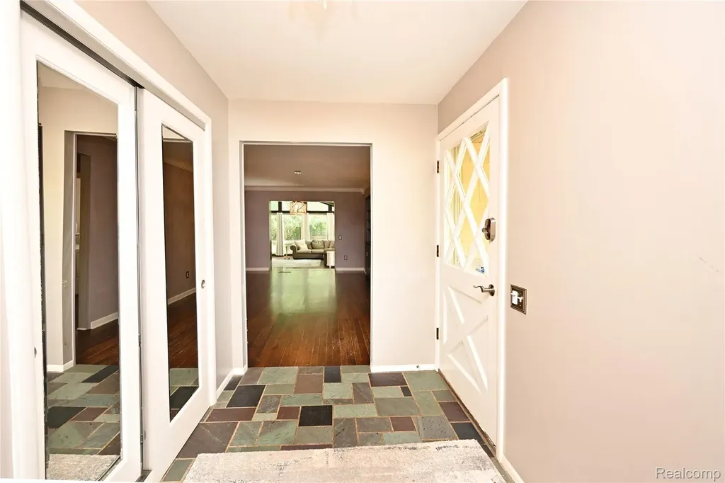 31310 Foxboro Way Beverly Hills Village MI 48025
