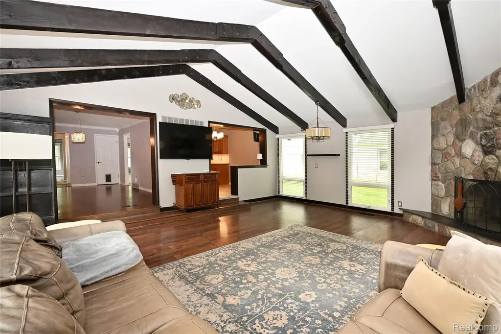 31310 Foxboro Way Beverly Hills Village MI 48025
