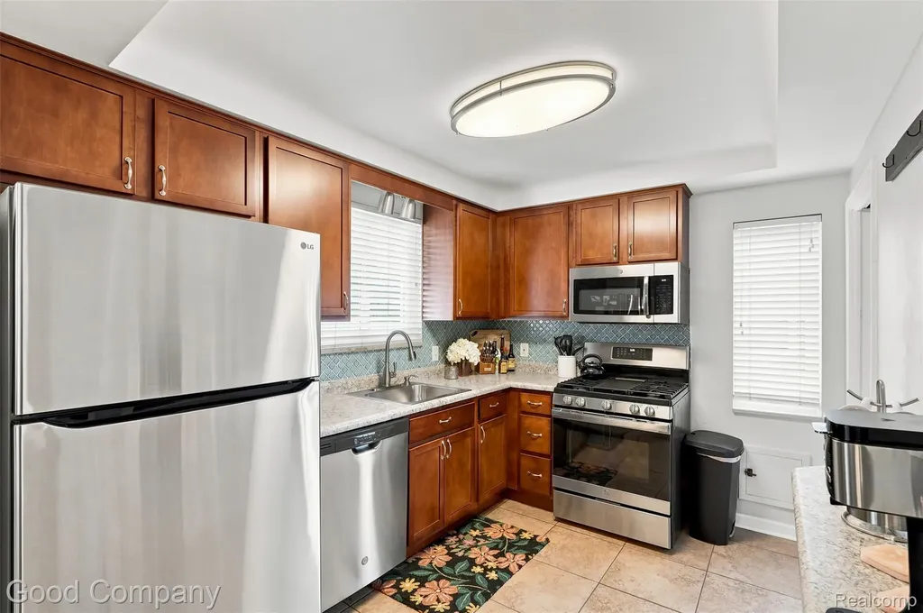 13441 Oak Park Boulevard Oak Park City MI 48237
