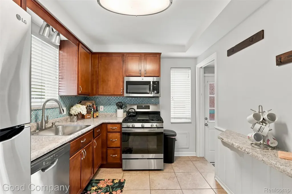 13441 Oak Park Boulevard Oak Park City MI 48237