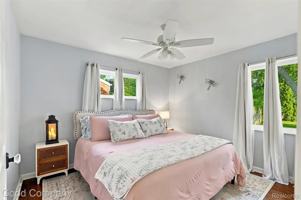 13441 Oak Park Boulevard Oak Park City MI 48237