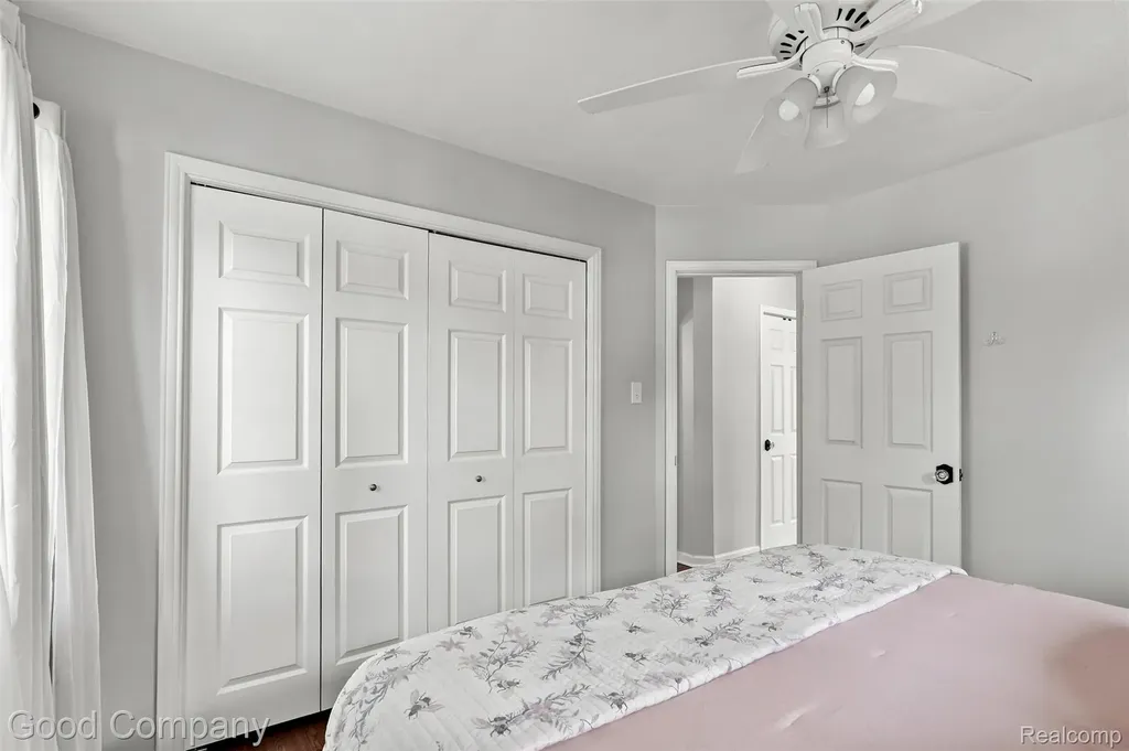 13441 Oak Park Boulevard Oak Park City MI 48237
