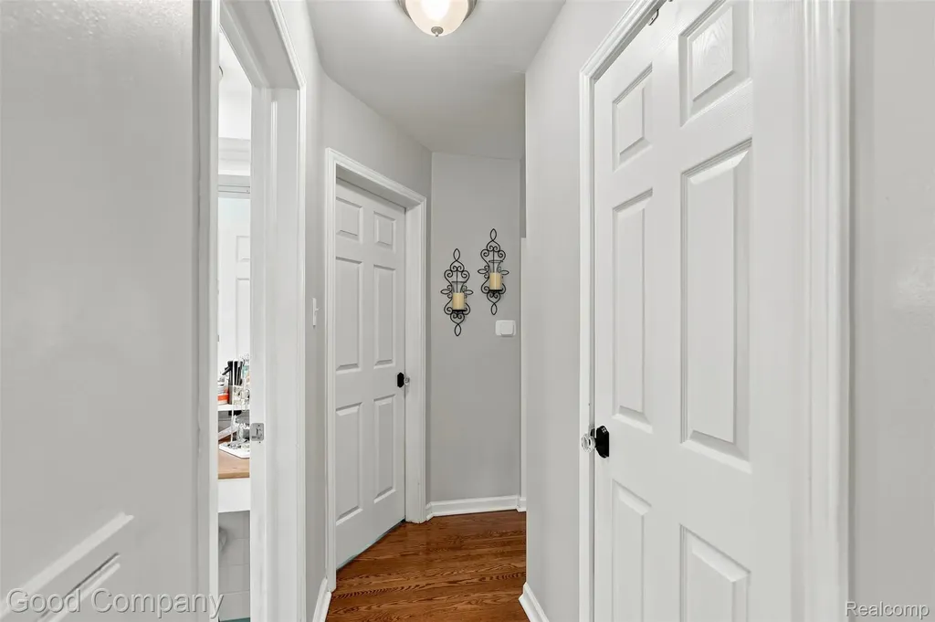 13441 Oak Park Boulevard Oak Park City MI 48237