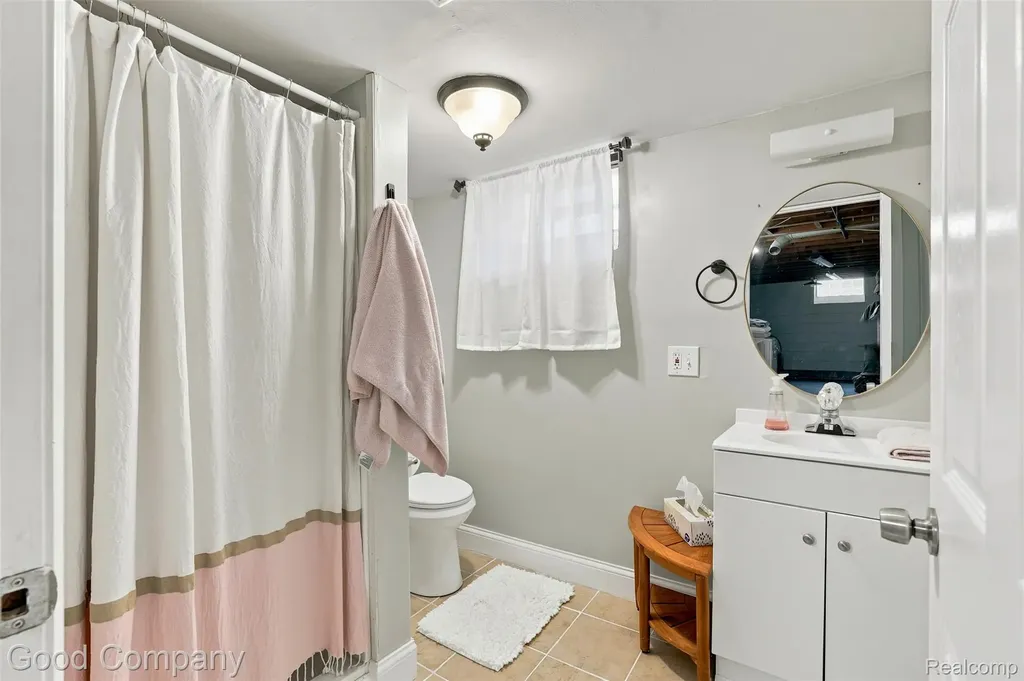 13441 Oak Park Boulevard Oak Park City MI 48237