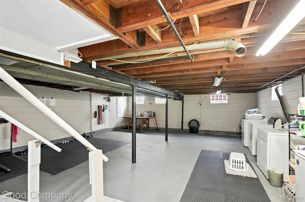 13441 Oak Park Boulevard Oak Park City MI 48237