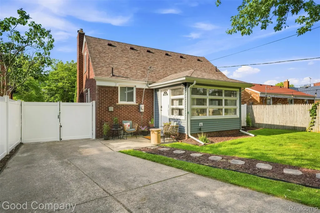13441 Oak Park Boulevard Oak Park City MI 48237