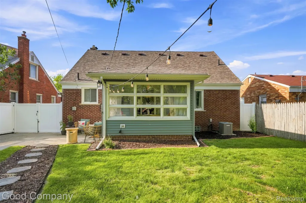 13441 Oak Park Boulevard Oak Park City MI 48237