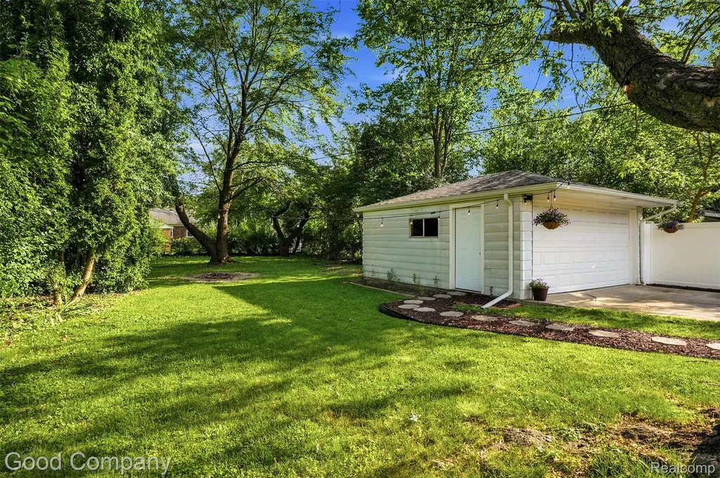 13441 Oak Park Boulevard Oak Park City MI 48237