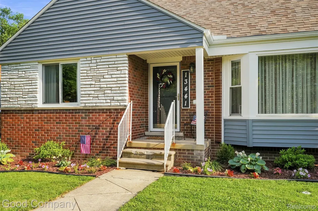 13441 Oak Park Boulevard Oak Park City MI 48237