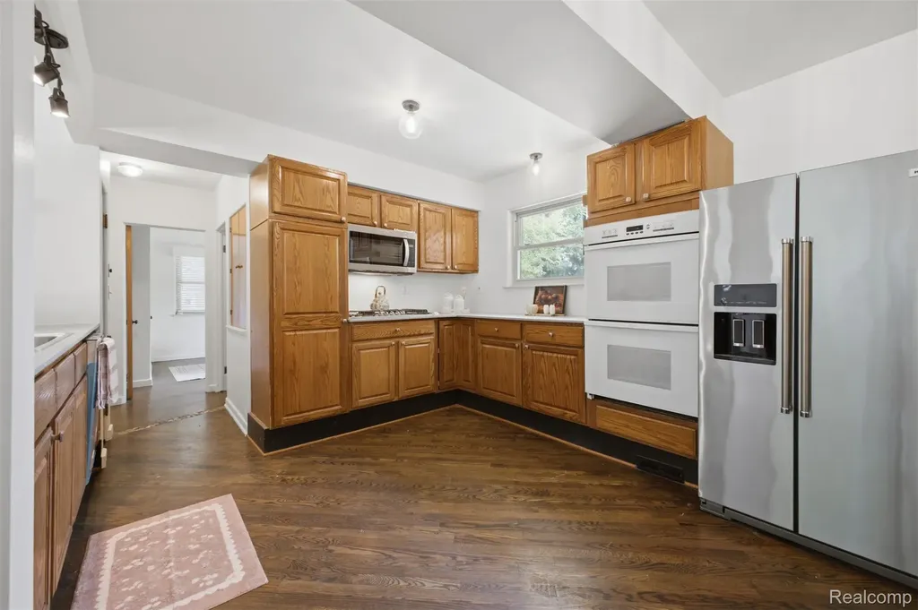 14110 Royal Grand Redford Charter Township MI 48239