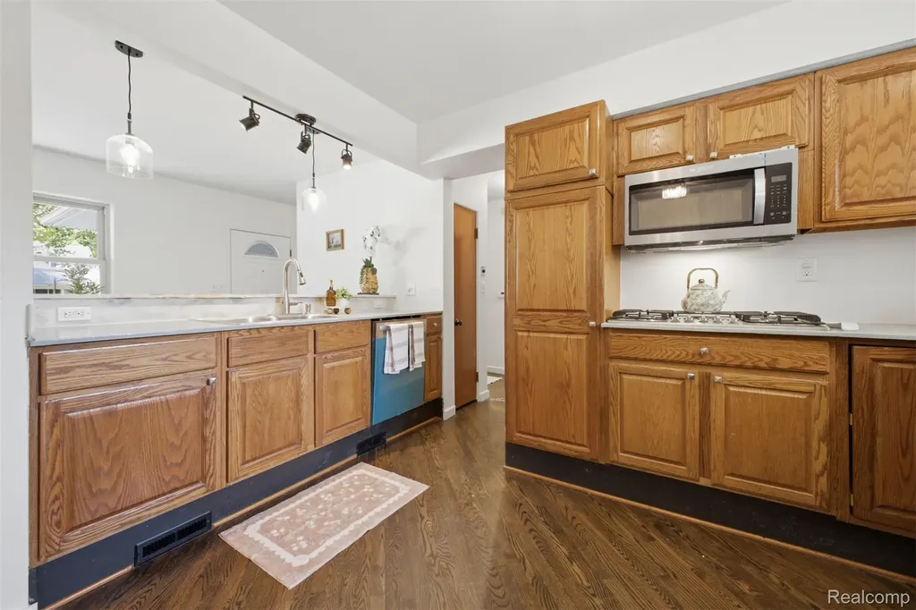 14110 Royal Grand Redford Charter Township MI 48239