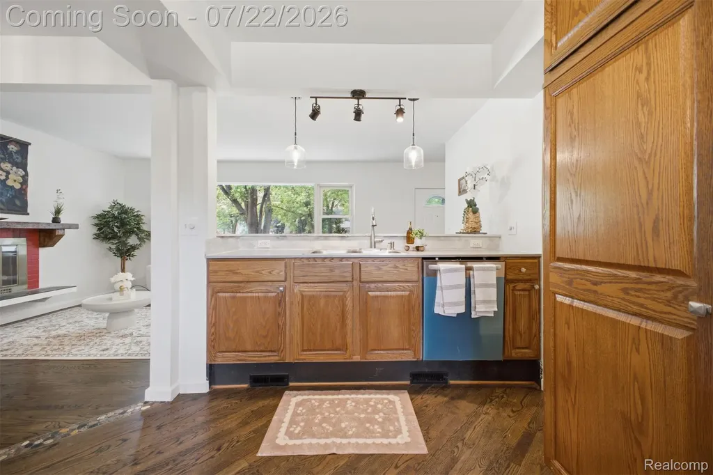 14110 Royal Grand Redford Charter Township MI 48239