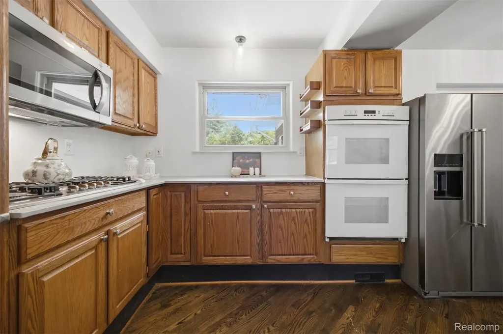 14110 Royal Grand Redford Charter Township MI 48239