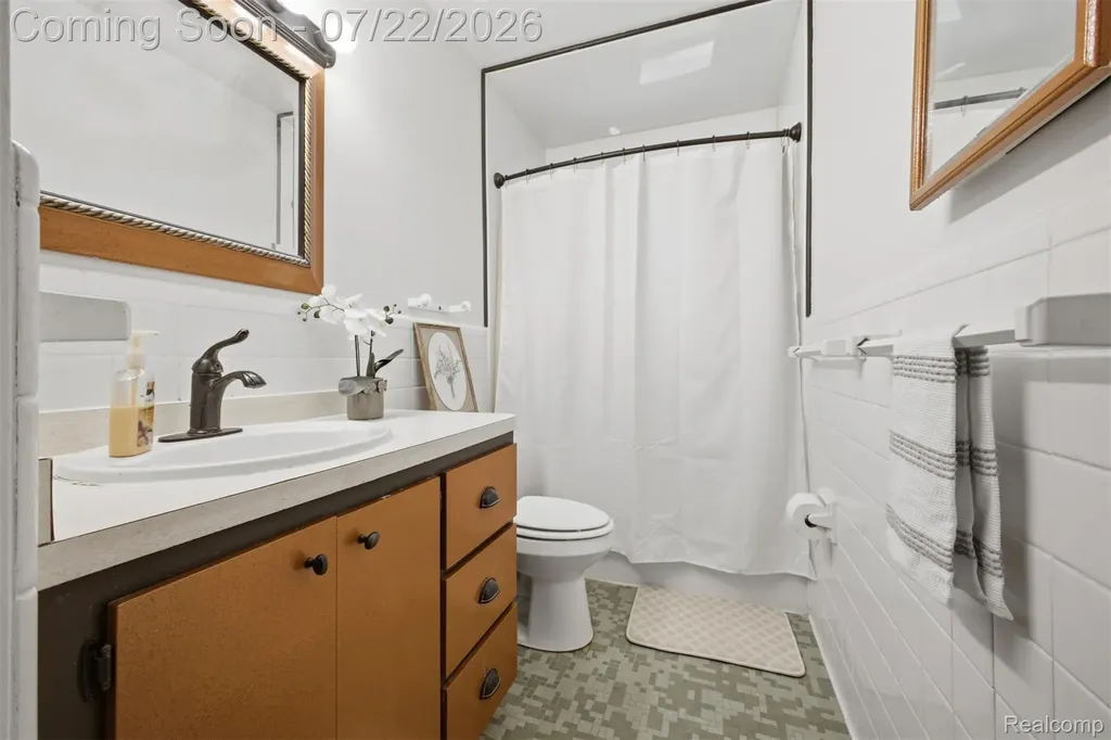 14110 Royal Grand Redford Charter Township MI 48239