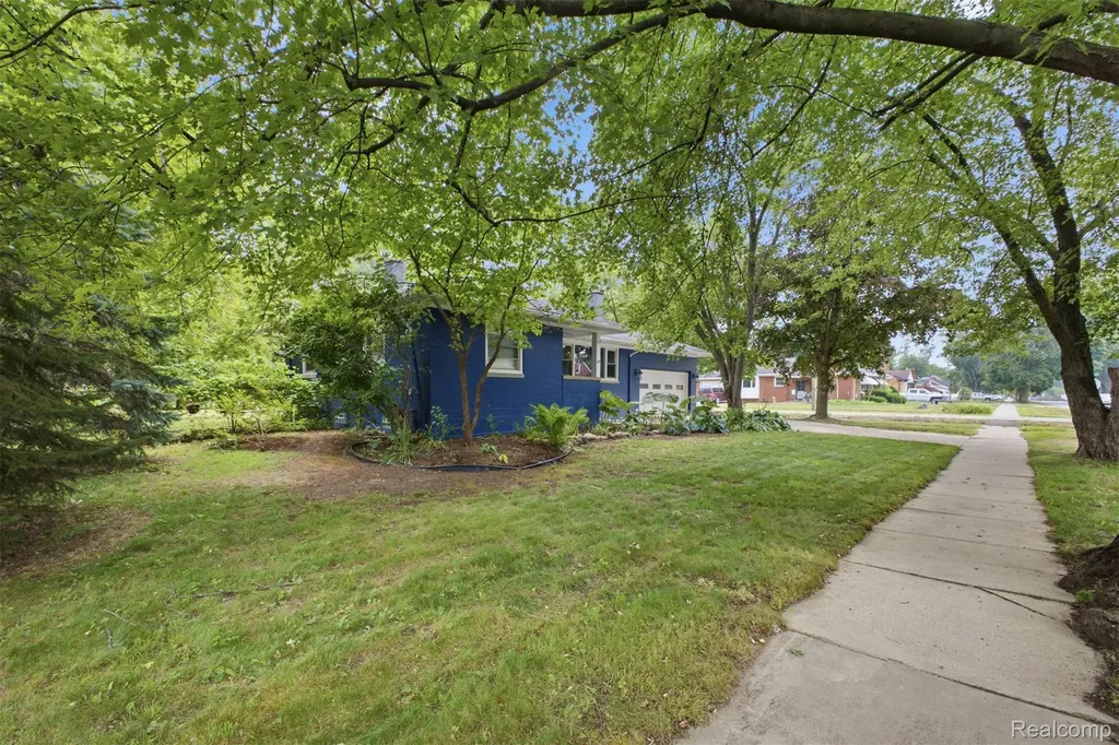14110 Royal Grand Redford Charter Township MI 48239