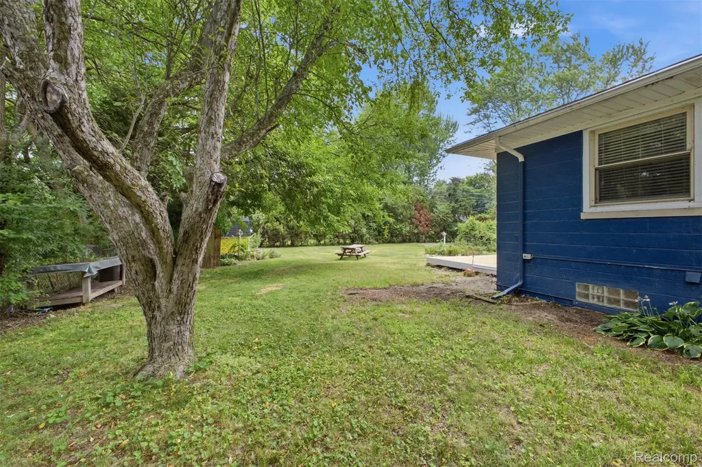 14110 Royal Grand Redford Charter Township MI 48239