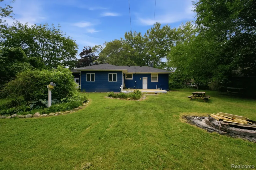 14110 Royal Grand Redford Charter Township MI 48239