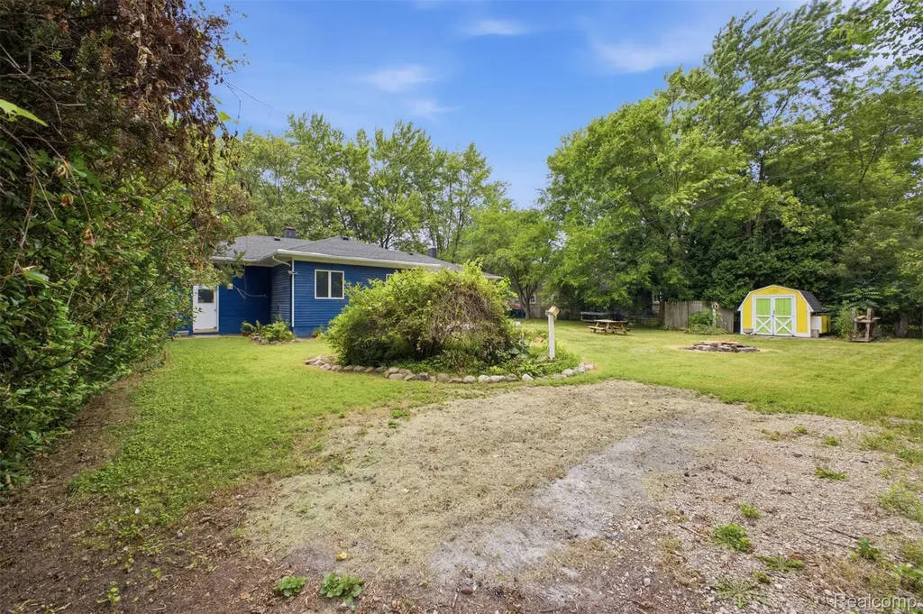 14110 Royal Grand Redford Charter Township MI 48239