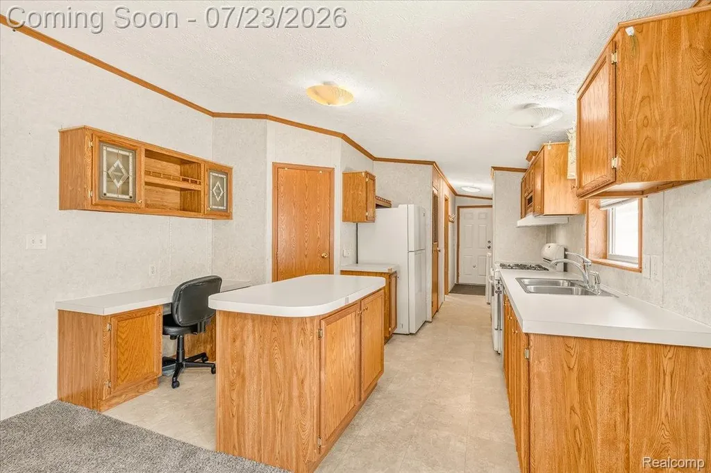 32707 Church Street Rockwood City MI 48173