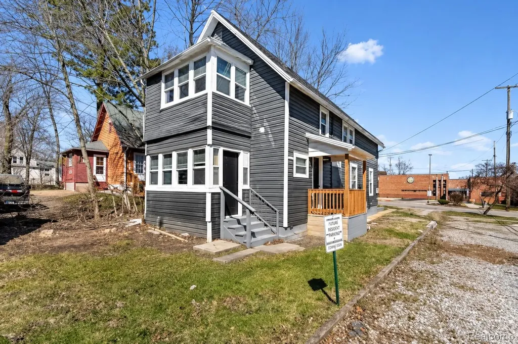 119 Moores River Drive Lansing City MI 48910