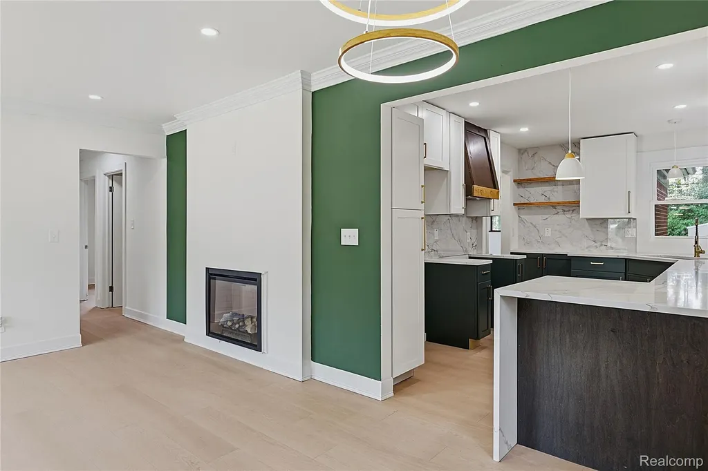 21661 Whitmore Street Oak Park City MI 48237