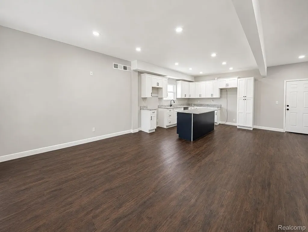592 Leicester Court Detroit City MI 48202