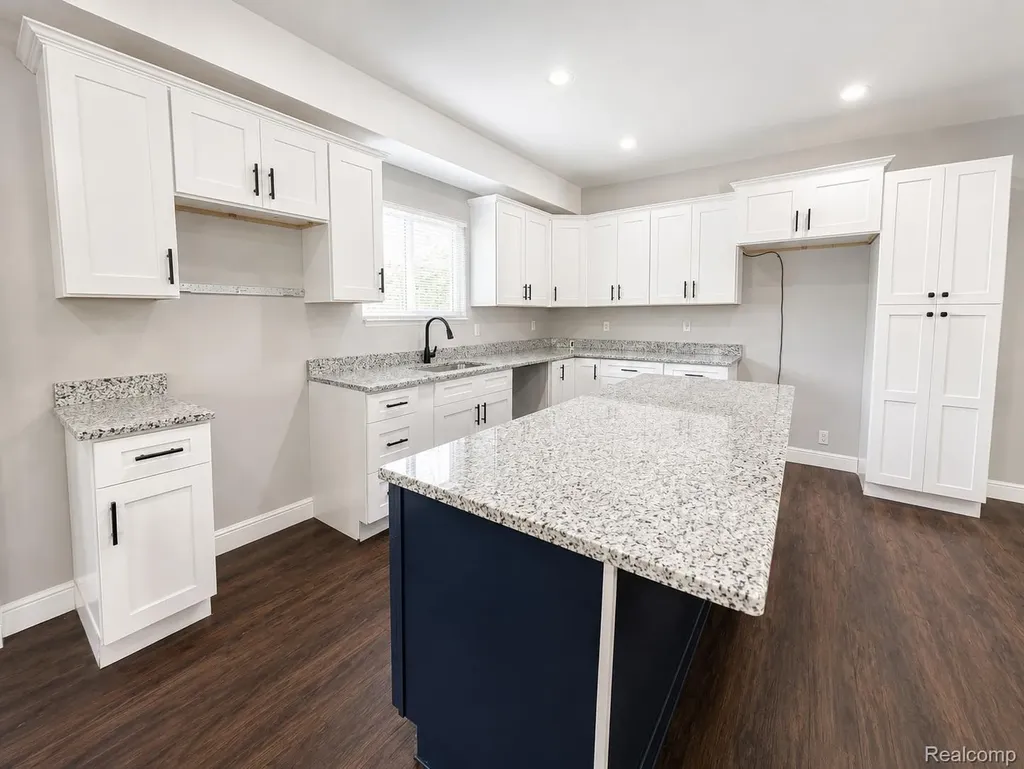 592 Leicester Court Detroit City MI 48202