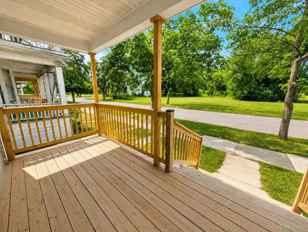 592 Leicester Court Detroit City MI 48202