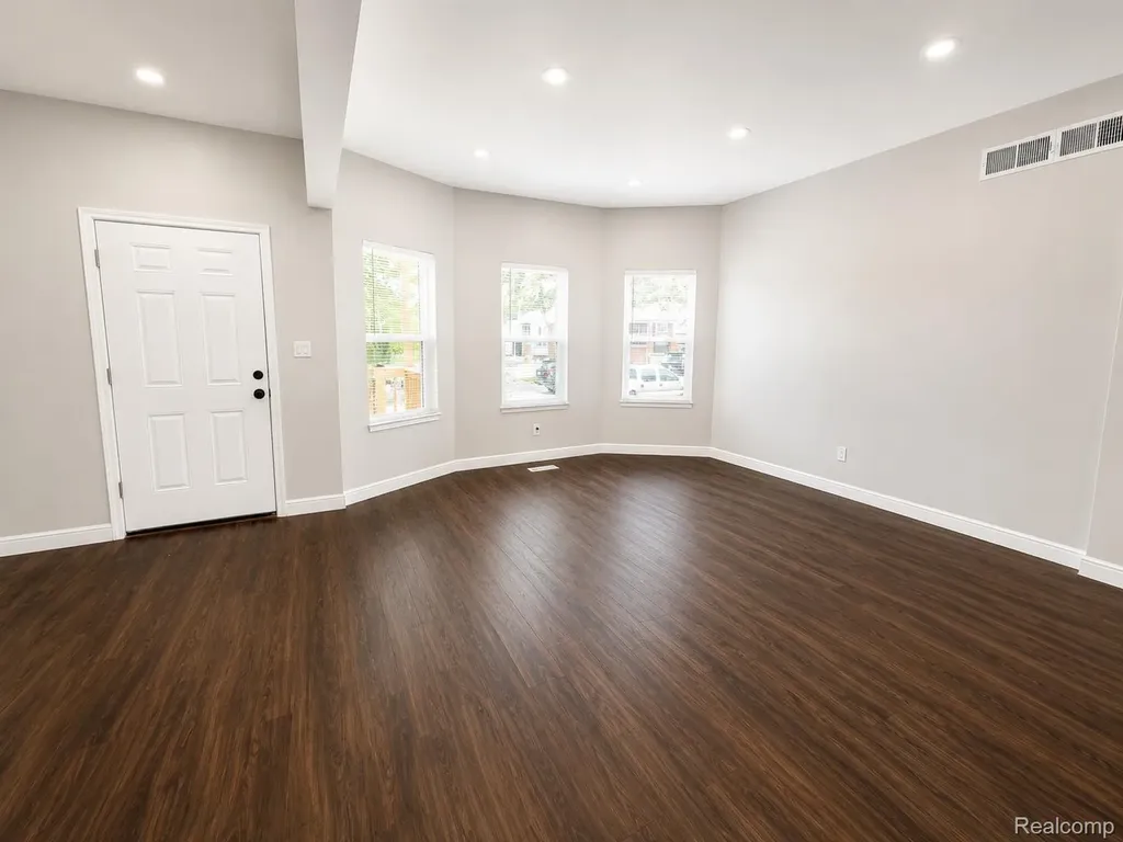 592 Leicester Court Detroit City MI 48202