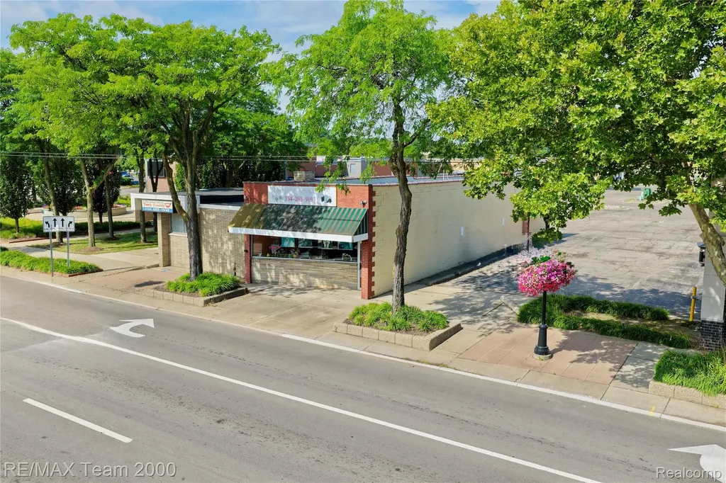5637 Middlebelt Road Garden City City MI 48135