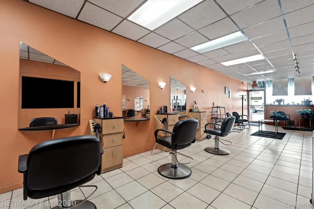 5637 Middlebelt Road Garden City City MI 48135