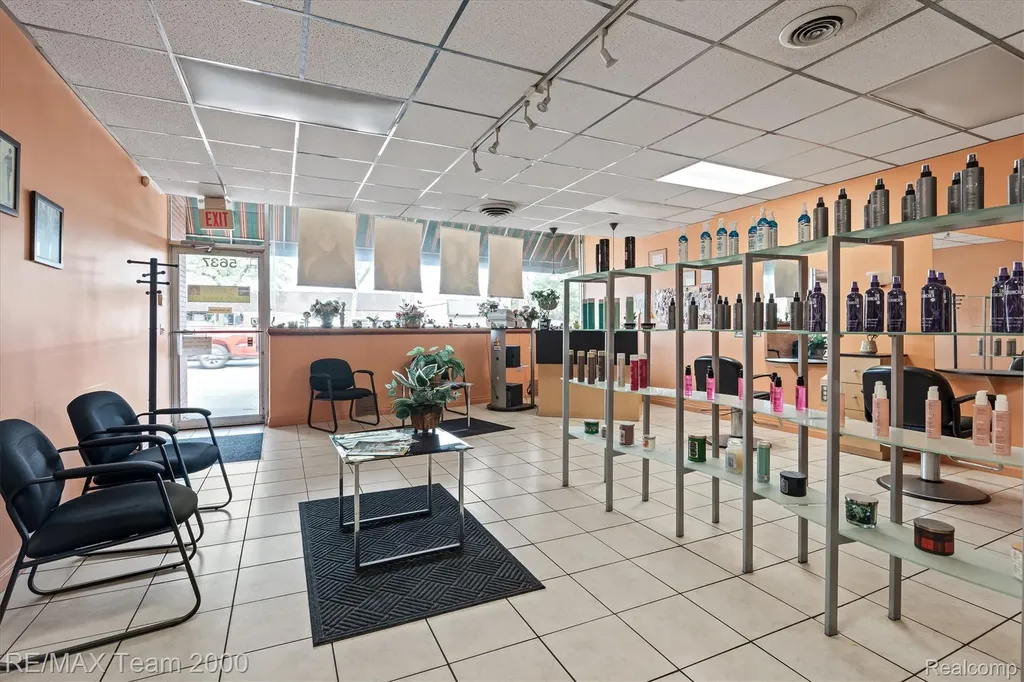 5637 Middlebelt Road Garden City City MI 48135