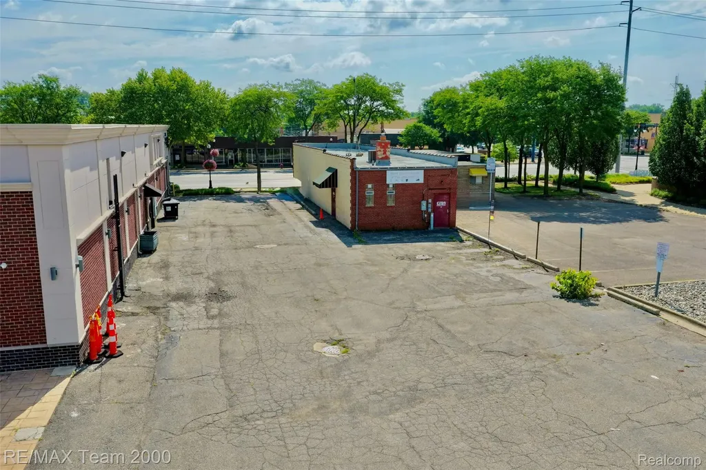 5637 Middlebelt Road Garden City City MI 48135