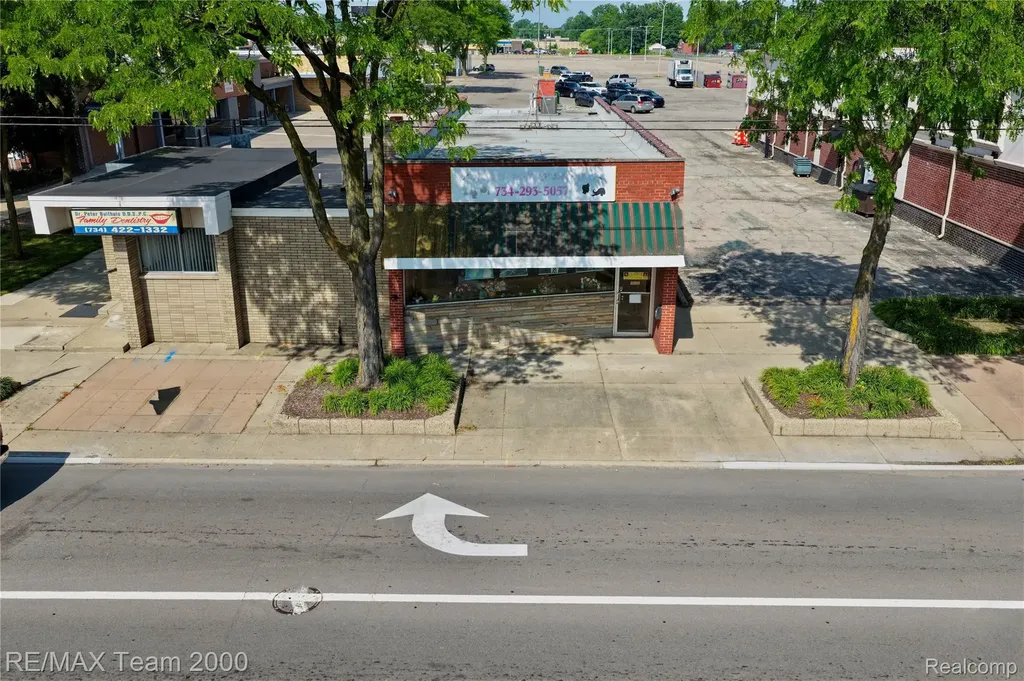 5637 Middlebelt Road Garden City City MI 48135